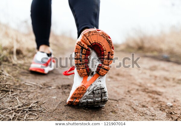 walking-running-legs-sport-shoes-600w-121907014